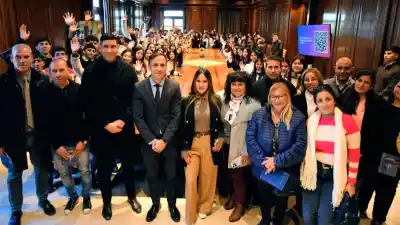 El mensaje del jefe de Gabinete a los estudiantes que visitaron Casa de Gobierno