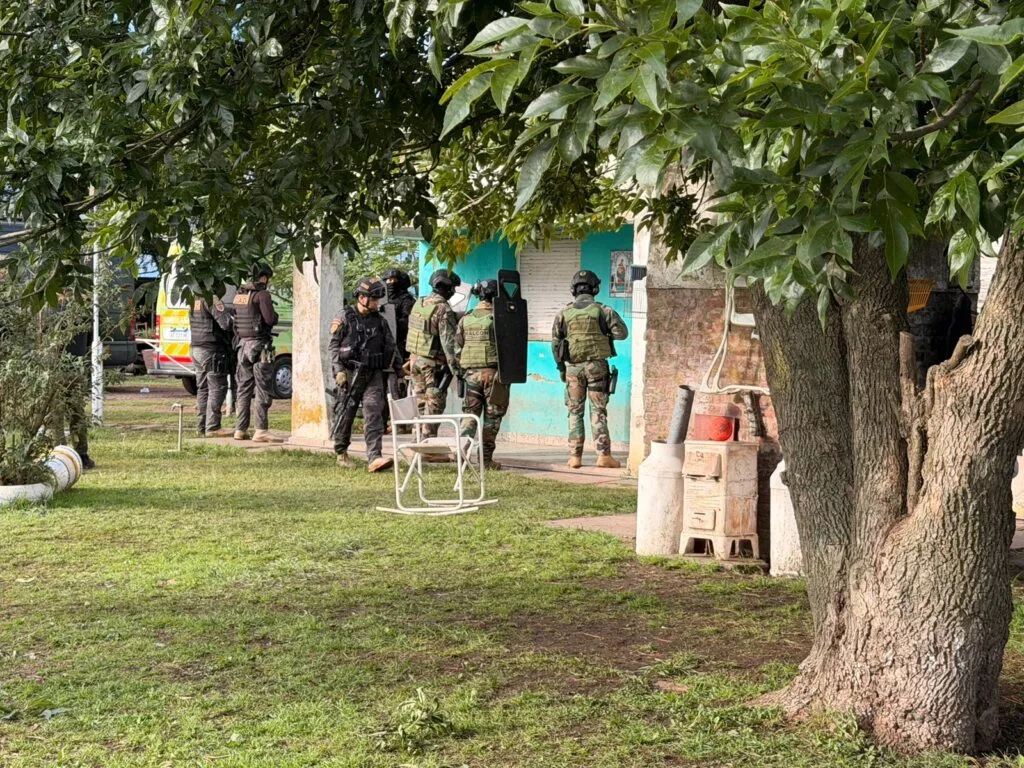 Operativo policial en zona rural de Rauch