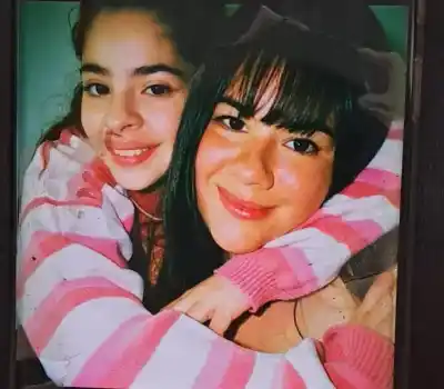 Intentó evitar un camión con su hija en la moto, pero el manubrio rozó el acoplado y el desenlace fue trágico