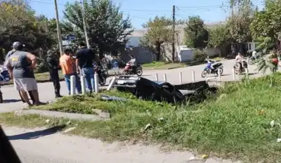 Auto cae a la zanja al protagonizar un Accidente Vial en Monteros