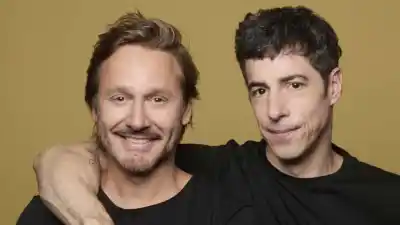 Benjamín Vicuña y Esteban Lamothe deslumbraron en el estreno de ‘Secreto en la montaña’: los looks que robaron todas las miradas