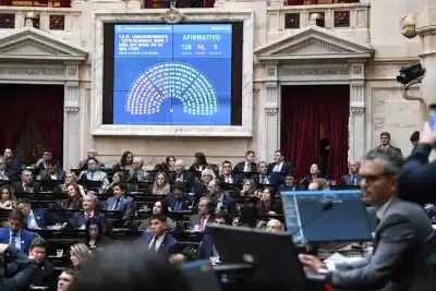 Media sanción a la Ley Hojarasca: el oficialismo festejó, pero la oposición ya prepara el contraataque