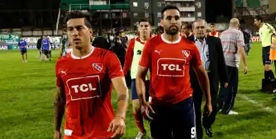 Ex futbolistas de Independiente intentaron llevarse una camioneta incautada y terminaron detenidos