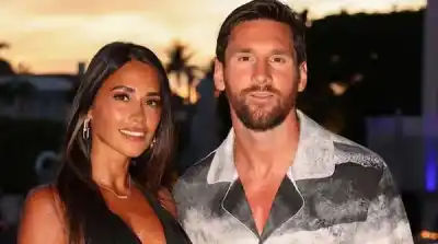 Messi, mate en mano y sin zapatillas, así disfruta los partidos de sus hijos en Miami