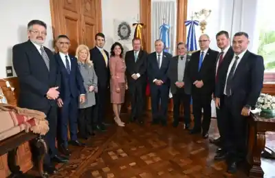 Recibió a dos embajadores en Casa de Gobierno y lo que anunciaron no tiene precedentes