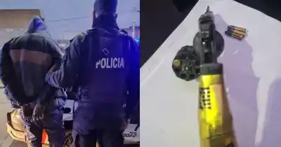El conductor de una app de motos hizo señas a la policía: el pasajero escondía algo en la cintura