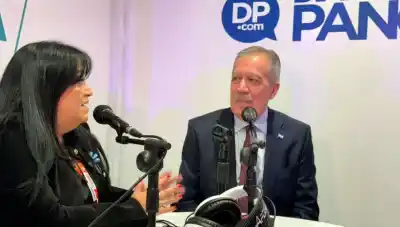 El gobernador Suárez visitó el stand de Radio Panorama y dejó una frase que invita a la reflexión