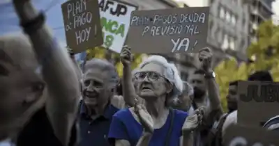 No llegan a fin de mes: 721 jubilados pidieron no pagar la TGI en Rosario