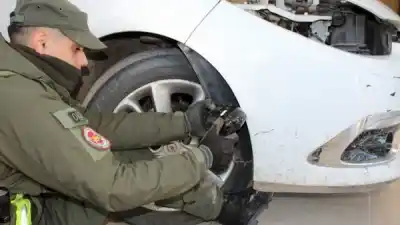 Ocultaron cinco paquetes detrás del guardaplast: el insólito hallazgo de Gendarmería en Simoca