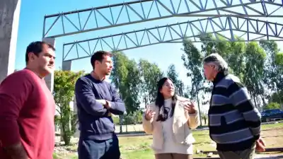 Así avanza el techado del nuevo espacio multiuso en el predio ferroviario de Fernández