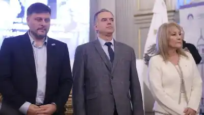 El presidente de Uruguay viajó a Buenos Aires pero evitó el encuentro con Javier Milei