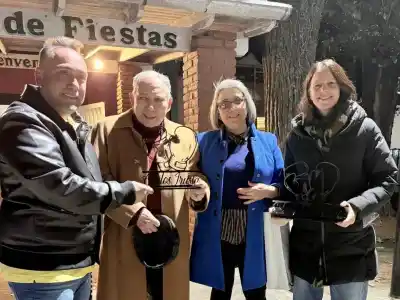 La noche en que Carlos Irusta emocionó a Vicente López con su libro de boxeo
