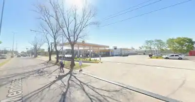 Pactó la compra de dólares en Fisherton y los delincuentes le pegaron un culatazo en la cabeza