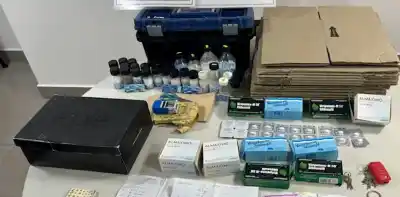 Robó miles de pastillas en el laboratorio donde trabajaba y las vendía por WhatsApp: el insólito hallazgo en su casa