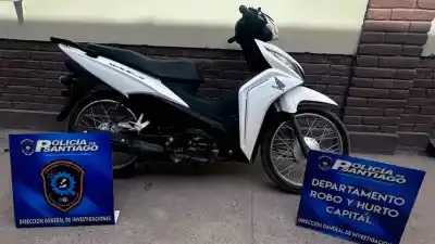 Una joven guardó una moto en su casa sin saber que era robada: lo que pasó después