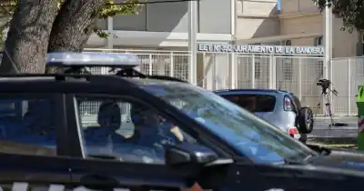 Encuentro de una pistola de juguete en el baño de una escuela: ¿qué pasó después?