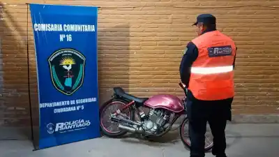 Jóvenes hacían picadas en la ruta y lo que escondían en una camioneta sorprendió a la policía