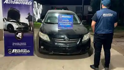 Dejó su auto estacionado en la calle y al volver se encontró con una desagradable sorpresa