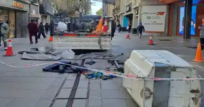 Un operario cayó desde una grúa en pleno centro y lo que vieron los testigos heló a todos