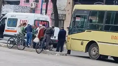 Una abuela cruzó la calle y lo que ocurrió después dejó a todos helados