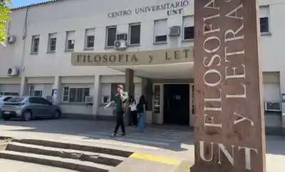 Dos denuncias por violencia de género sacuden a la Facultad de Filosofía y Letras de la UNT: lo que nadie contó del escrache
