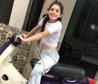 Murió la nena de 12 años que viajaba con su madre en una moto y terminó bajo un camión cañero