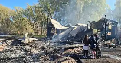Incendio arrasó con todo en San Carlos: lo que encontraron los bomberos al llegar