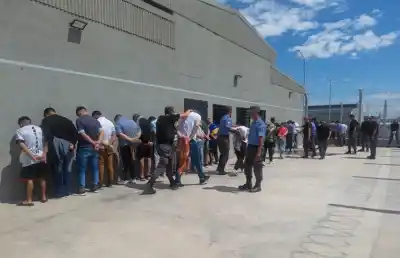 El insólito descuido que delató a un guardiacárcel y provocó su despido fulminante