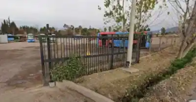 Chocó contra un portón y el alcoholímetro lo dejó al descubierto