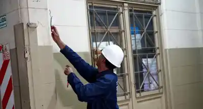 Iniciaron obras en la Escuela Normal: lo que encontraron en los techos y el mobiliario nuevo que sorprendió a los alumnos