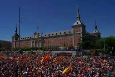 Estalló la bronca en Madrid: la multitud que le exige la renuncia a Pedro Sánchez