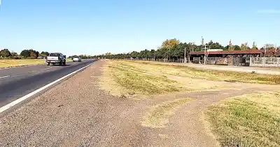 Un hotel en Funes hizo su propia salida a la autopista y Vialidad Nacional explotó: “Es una grave infracción”