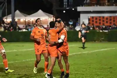 Golpeó temprano, no dejó reaccionar y se llevó un triunfo que lo mantiene vivo en la pelea