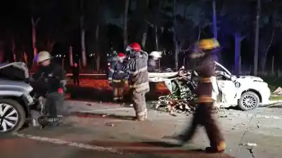 Embistió a un auto y lo que encontraron en el interior heló a los rescatistas