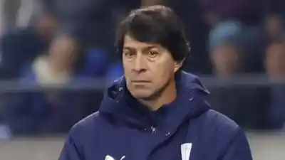 La insólita decisión que tomó el DT de Universidad Católica antes de enfrentar a Boca en la Bombonera