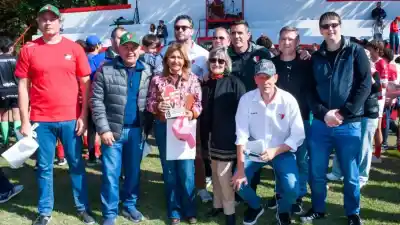 El emotivo motivo por el que 16 equipos de rugby se reunieron en un club