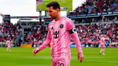 Preocupación total en Inter Miami: Messi pidió el cambio y se fue directo al vestuario con un dolor muscular