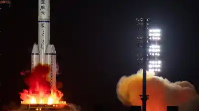Despegó la Shenzhou-23 y un astronauta chino hará algo que nunca se intentó