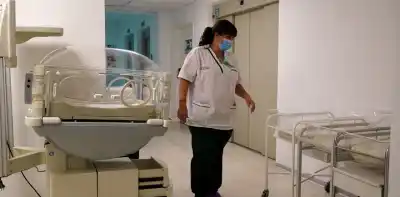 El drama de los hospitales porteños: cerraron tres maternidades privadas y las públicas se achican