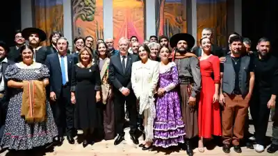 Velada de gala en el Teatro 25 de Mayo: la emotiva celebración que unió a la cultura santiagueña