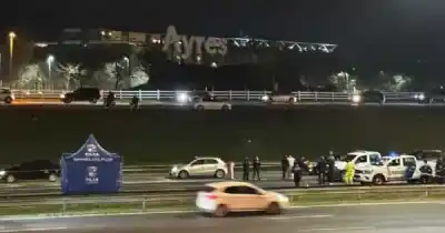 Iban en bicicleta por la colectora, pero uno bajó a la autopista y lo que pasó después es trágico