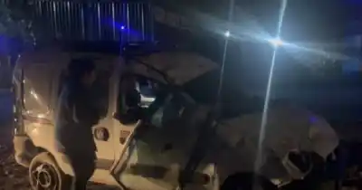 Volcaron en el Acceso Este y un dato familiar dejó a todos helados