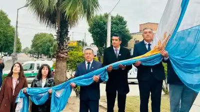 El acto por el 25 de Mayo en La Banda: un detalle que no se vio en la televisión