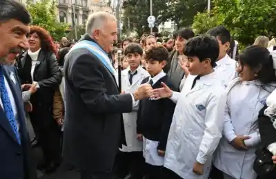 El chocolate patrio que reunió a toda Tucumán: lo que dijeron las autoridades que nadie esperaba