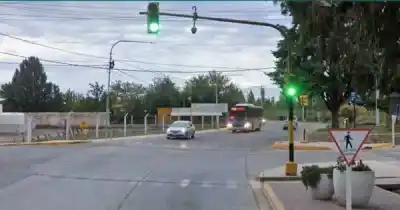Impactó contra un árbol en Maipú y su estado es crítico: qué encontraron al llegar los rescatistas