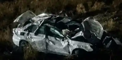 Cayó 7 metros en su Audi a un canal aluvional: cuando llegó la policía, descubrieron que le habían robado