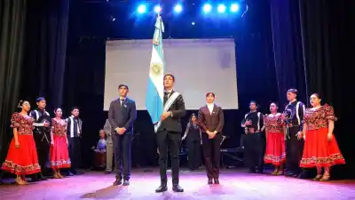 En la previa del 25 de Mayo, el Cine Teatro Renzi se llenó de arte y patriotismo