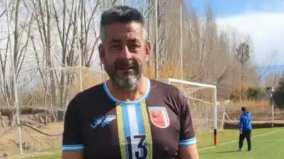 Jugaba al fútbol con amigos en Mendoza y un infarto lo fulminó en plena cancha