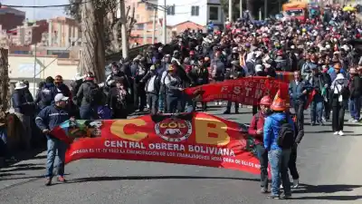 Miles de manifestantes copan La Paz y exigen la renuncia de Paz: petardos y dinamitas en el centro