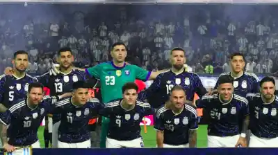 Tres futbolistas de la Selección llegaron a Argentina y le mandaron un claro mensaje a Scaloni a días del Mundial